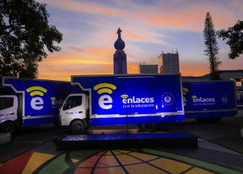 Ministerio de Educación inicia fase de entrega de computadoras en 262 puntos móviles en todo El Salvador
