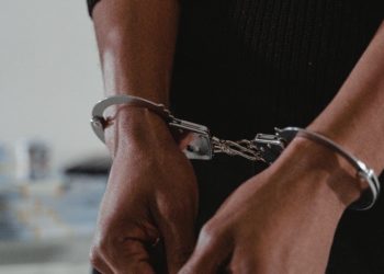 Detenido en Florida el padre de un niño de dos años que mató a su madre de un disparo