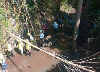 Suspenden tareas de búsqueda de hombre que fue arrastrado por correntada en Santa Ana