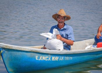 Ministerio de Agricultura brindará apoyo a pescadores salvadoreños afectados por las vedas de camarón marino