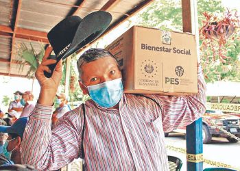 Veteranos de guerra reciben paquetes de alimentos en Chinameca y San Francisco Gotera