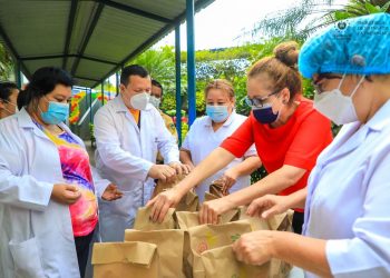Gobierno de El Salvador conmemora el Día del Hospital y reconoce el papel del personal de salud