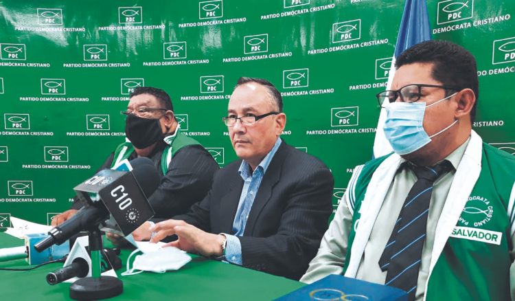 Disciplina. Luis Alonso Panameño, presidente del Comité Disciplinario Nacional, anuncia el inicio de los procesos.