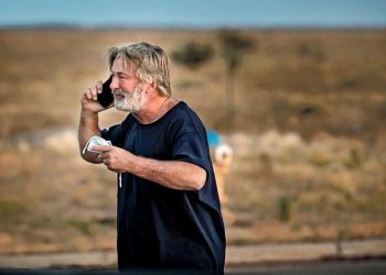 Investigación sobre el tiroteo de Baldwin se centra en la custodia del arma