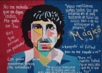 Profesor busca acercar el arte a la población con sus murales en Santa Ana