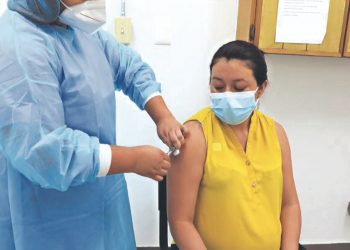 Guatemala enfrenta déficit de 214,000 segundas dosis y solo ha inmunizado al 24 % de su población