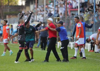 Roberto Gamarra, entrenador de Firpo: «Ganamos con mucho testículo»