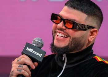 Un salvadoreño es el nuevo guitarrista de Farruko en su canción: «Baja Cali»