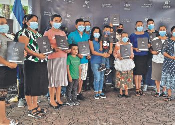 Vivienda entrega ayuda económica a 16 familias  en La Unión