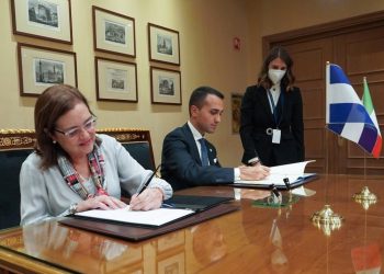 Canciller salvadoreña firma acuerdo de cooperación para el desarrollo con Italia