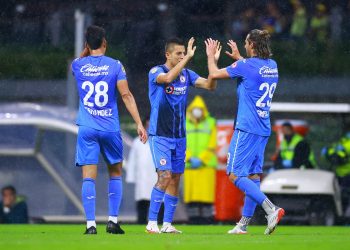 Cruz Azul vence al América y sigue en la pelea por un pase directo a la liguilla del fútbol mexicano