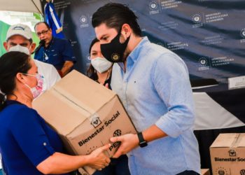 Agricultura entrega paquetes alimentarios a pescadores