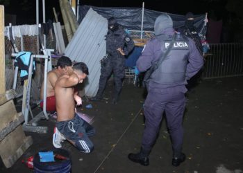 Fiscalía ordenó capturar a 11 sujetos en Opico quienes obligaron a tres familias a abandonar sus viviendas