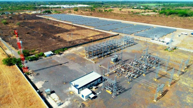 Los 
salvadoreños 
en el exterior 
están entre 
los principales 
inversionistas 
que tiene el 
país. Foto / Diario El Salvador.