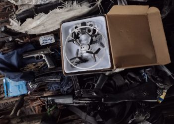 Autoridades incautan armamento y droga en campamento interceptado en Puerto El Triunfo