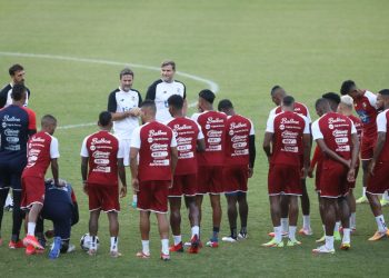 Así fue el reconocimiento de Panamá a la cancha del estadio Cuscatlán