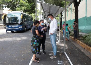 Alcaldía de San Salvador entrega más de 145 puestos a vendedores del Mercado San Miguelito