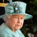 Joven de espíritu, Isabel II rechaza un premio para personas ancianas