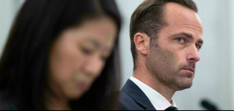 El vicepresidente y responsable de políticas públicas de TikTok en Estados Unidos, Michael Beckerman (der.), y la vicepresidenta de políticas públicas globales de Snapchat, Jennifer Stout, en una audiencia ante el Senado de Estados Unidos. FOTO/ AFP.