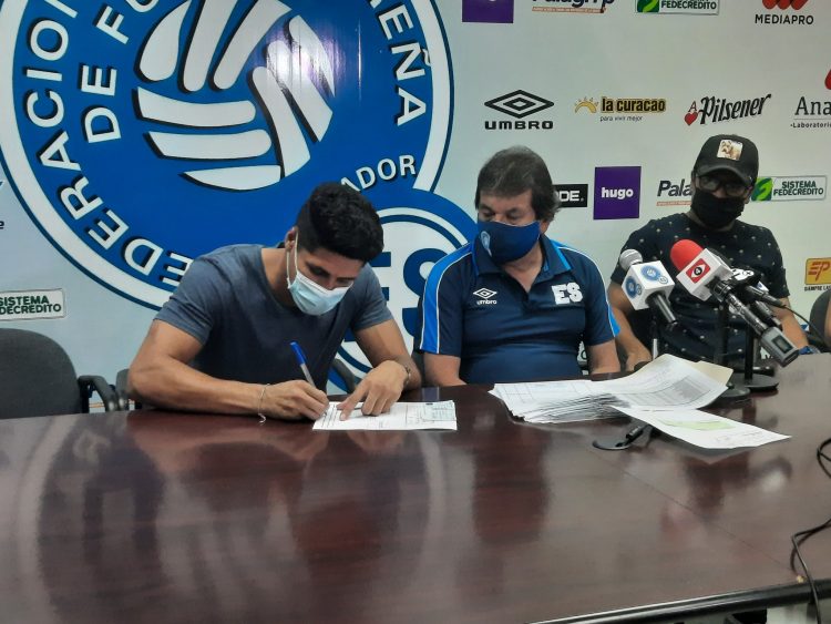 Los jugadores recibieron un cheque en concepto a la deuda que venía desde varios meses atrás. Foto: Sánder Franco / DES