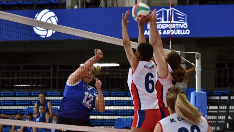 La Selección Nacional Mayor de Voleibol Femenino, perdió 3-0 ante Costa Rica. Foto INDES.