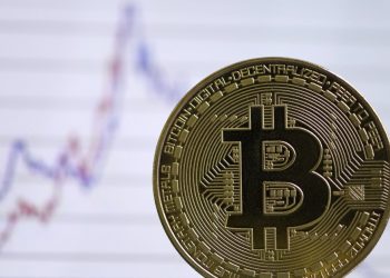 Bitcoin se convierte en tendencia por récord histórico que supera los $67,000