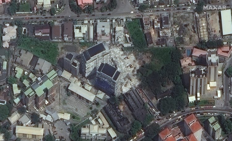 Sube a 42 muertos el balance del derrumbe de un edificio en Nigeria. FOTO/ AFP.