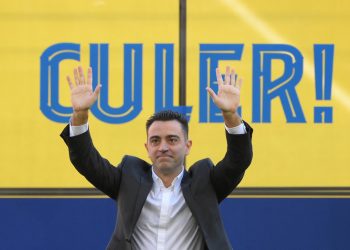 El Barça presenta a Xavi y su afición se vuelve a ilusionar
