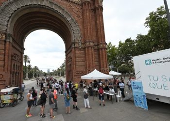 España dará tercera dosis de vacuna covid a mayores de 60 años