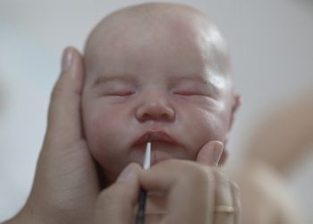 FOTOS: Una artesana crea bebés hiperrealistas en Brasil