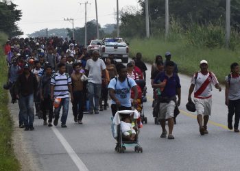 Nueva caravana con unos 2,000 migrantes parte desde el sur de México