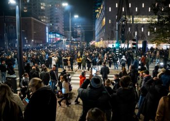Heridos por disparos de la policía en protesta antiCOVID en ciudad holandesa de Róterdam