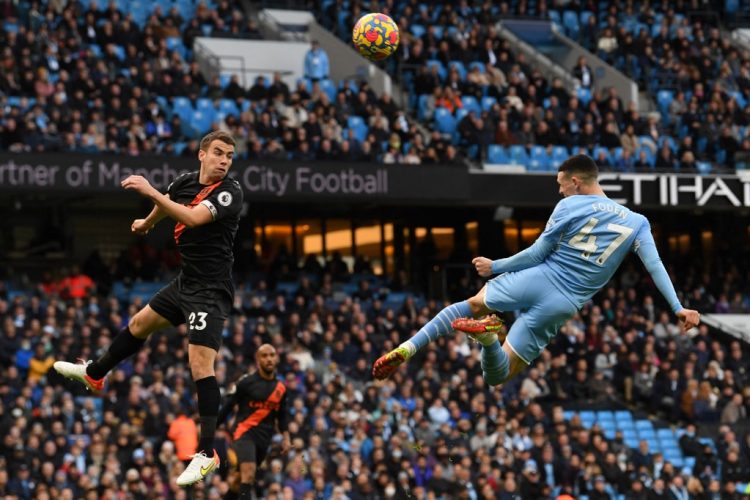 La Liga inglesa ha suspendido el juego entre Burnley y Everton, debido a ue los casos de Covid-19 han venido en aumento en toda Inglaterra. Foto AFP.