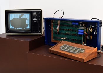 Computadora Apple original construida por Jobs y Wozniak se vende por $400 mil