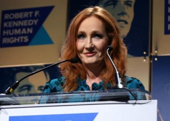 Acusada de transfobia, la escritora J.K. Rowling revela haber recibido amenazas de muerte