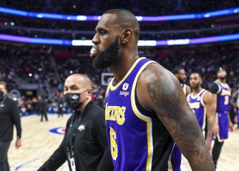 LeBron James es expulsado por segunda vez en su carrera tras altercado en Detroit