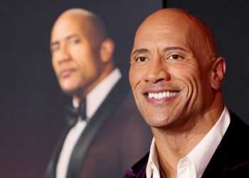 «La Roca» Dwayne Johnson promete no usar más armas reales en sus películas