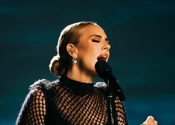 Adele encabeza doblemente los rankings de música británicos