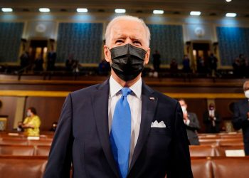 Congreso de Estados Unidos avala plan de infraestructuras de Biden