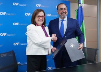 Canciller salvadoreña firma memorándum de entendimiento con el Banco de Desarrollo de América Latina