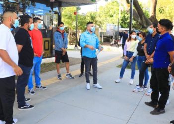 Jóvenes de San Miguel realizan recorrido en el CUBO de la colonia Zacamil
