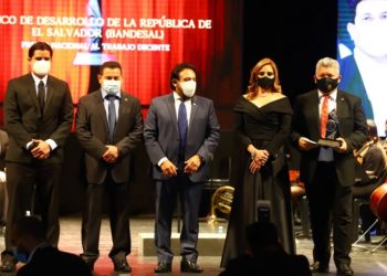 Bandesal recibe reconocimiento durante «Gala de Premiación al Trabajo Decente»
