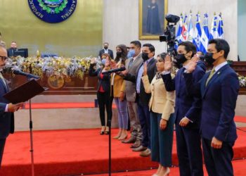 Asamblea juramenta a comisión de antejuicio contra diputados José García y Gerardo Aguilar