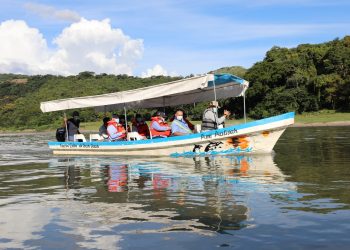 Líderes comunales Torola y San Isidro realizan recorrido en embalse de la Central Hidroeléctrica 15 de Septiembre