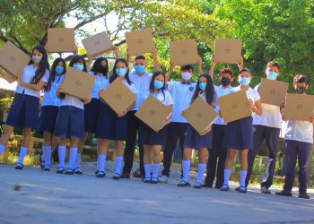 Más de 38,000 estudiantes en El Salvador recibieron una computadora para facilitar su desarrollo académico
