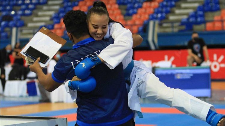 El karate salvadoreño se vistió de oro nuevamente  en el segundo día del C.A. y del Caribe. Foto: Indes.