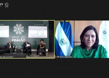 El Salvador comparte su experiencia bitcóin con Brasil