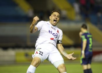 Con el auspicio de Rodolfo Zelaya, Alianza goleó por 5-0 a Santa Tecla en el Cuscatlán