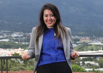 «Sin Límites», la historia de una niña salvadoreña que busca llevar de la mano a otros soñadores a conquistar las estrellas