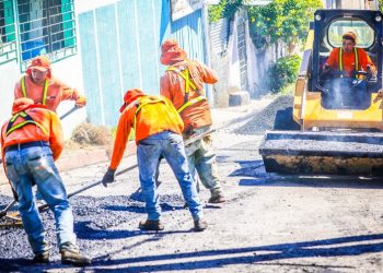 Alcaldía de Zaragoza inaugura obras de recarpeteo de 600 metros de la calle Miramar